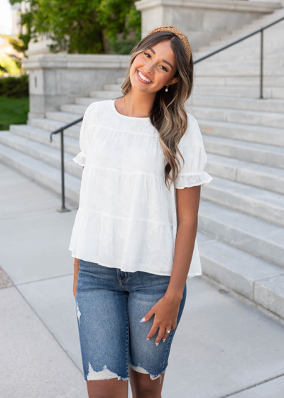 Dark blue distressed shorts with fayed hem