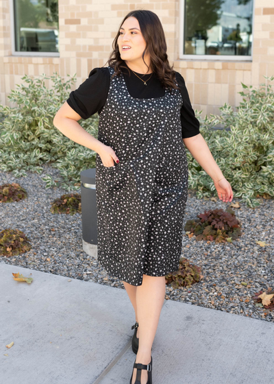 Plus size black floral jumper dress with front pockets