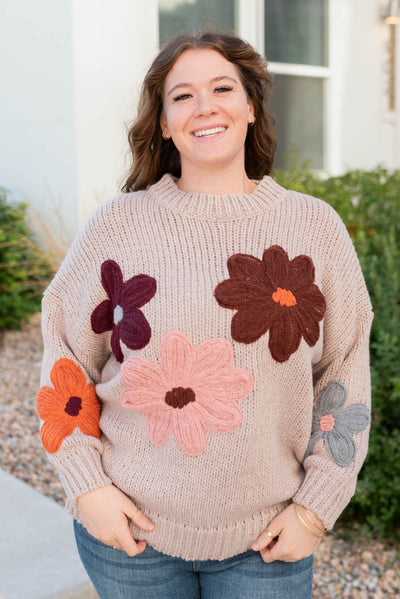 Natural flower sweater with long sleeves in plus size