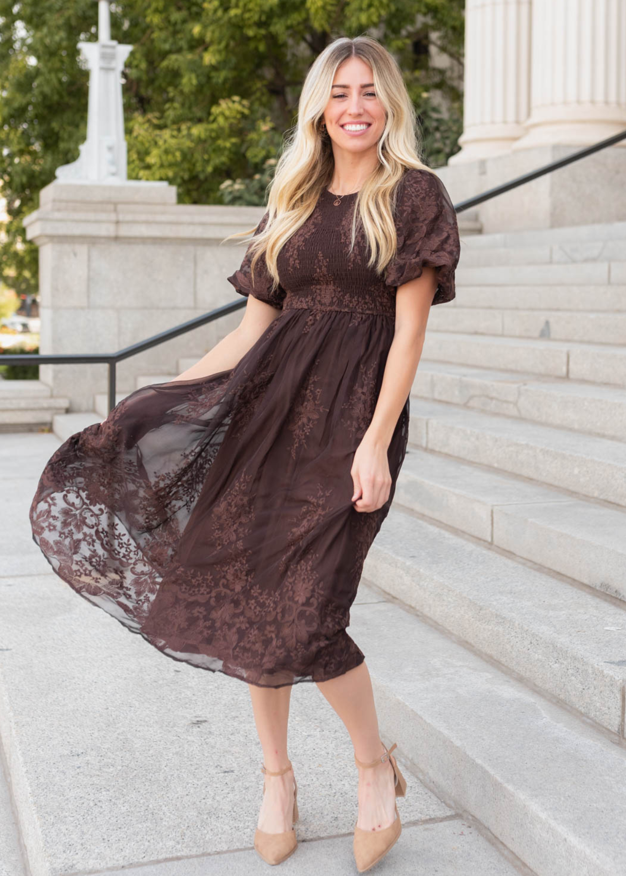 Brown embroidered dress with short sleeves