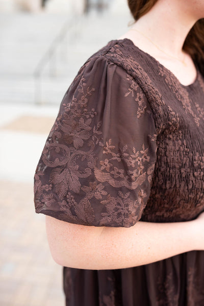 Close up of the lace on the sleeve of the brown embroidered dress in plus size