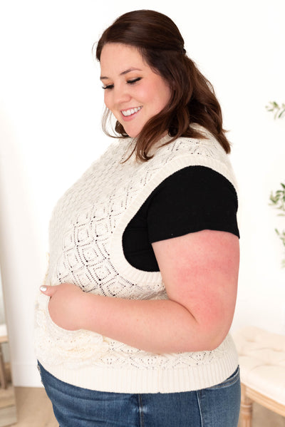 Side view of the cream knit sweater vest with front pockets in plus size