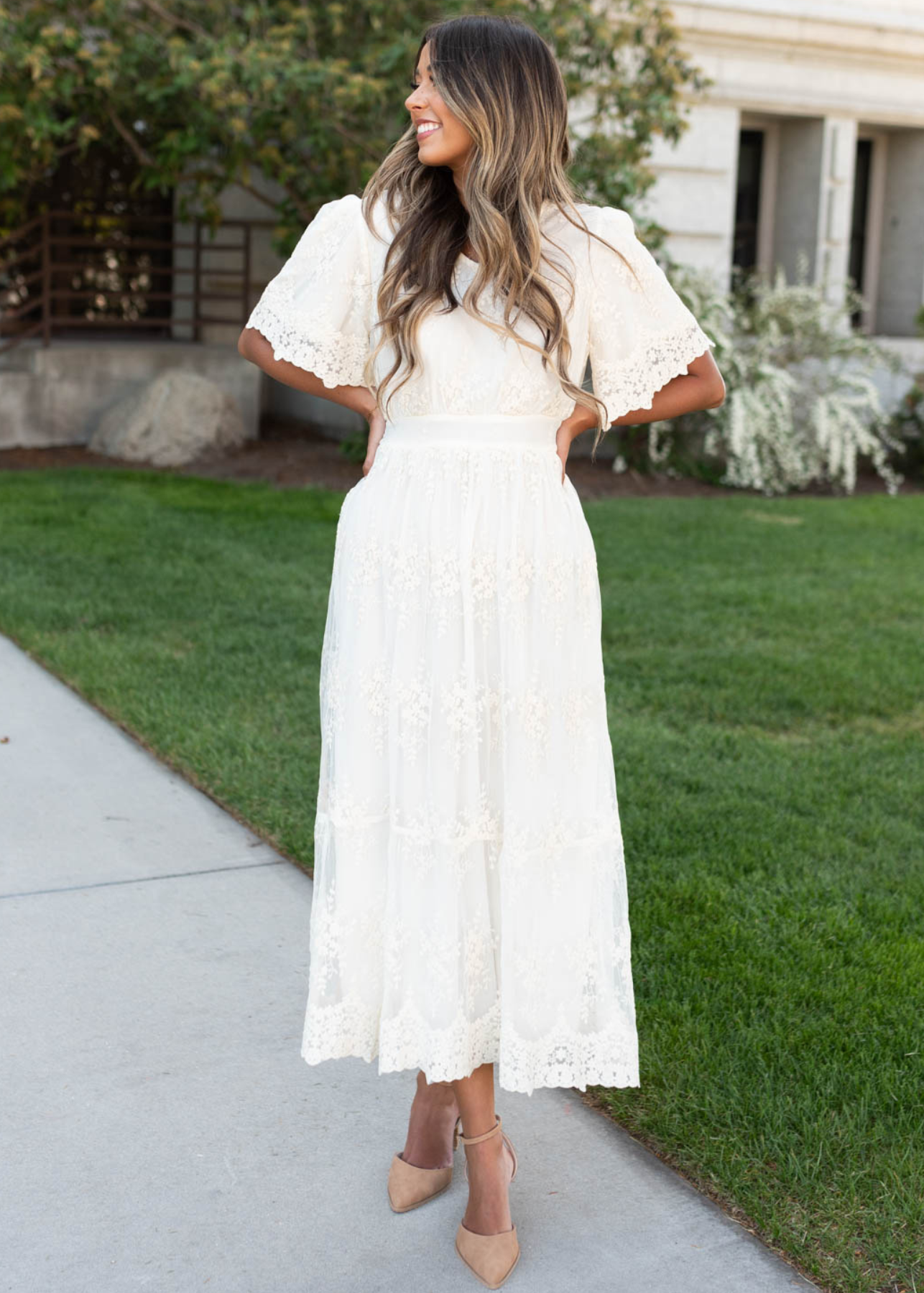 Short sleeve cream lace embroidered dress