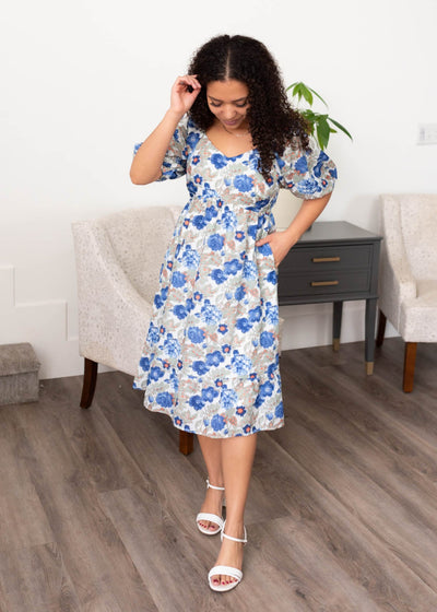 Blue floral dress with short sleeve and pockets