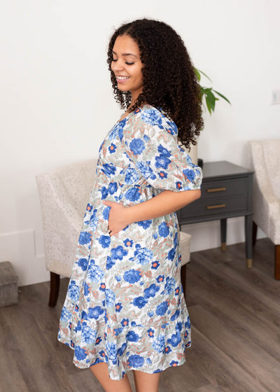 Side view of the blue floral dress with pockets