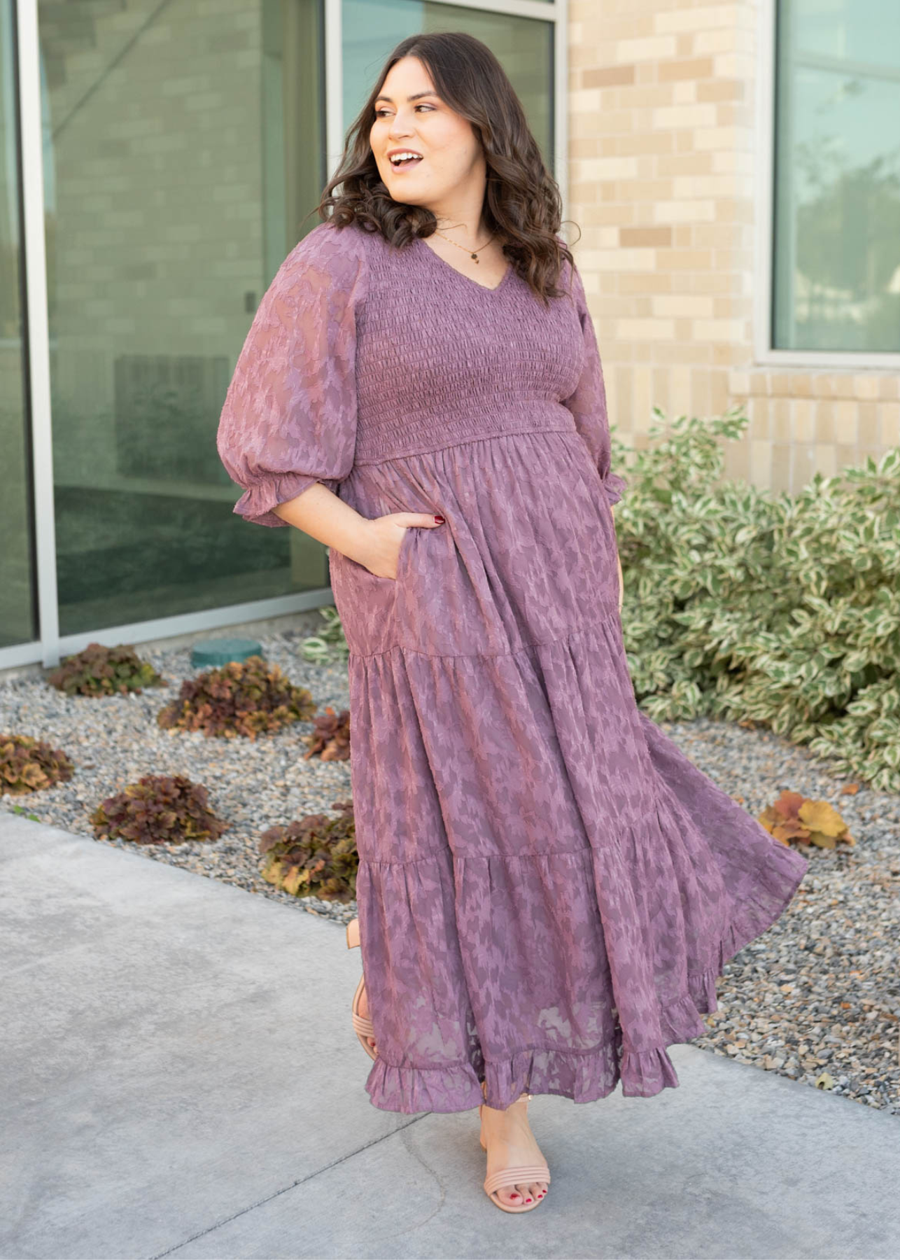 Dusty lilac floral dress with short sleeves and pockets