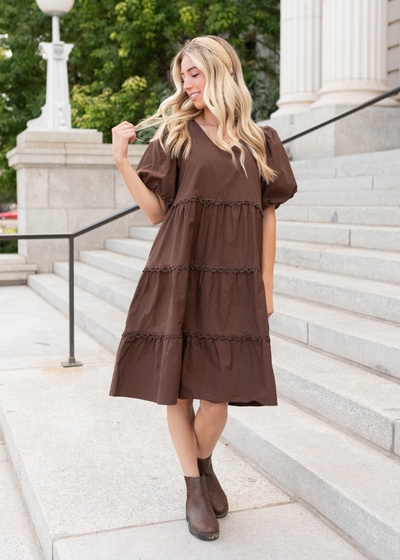 Brown tiered dress with short sleeves