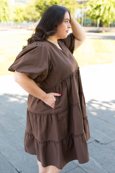 Side view of the plus size brown tiered dress with pockets