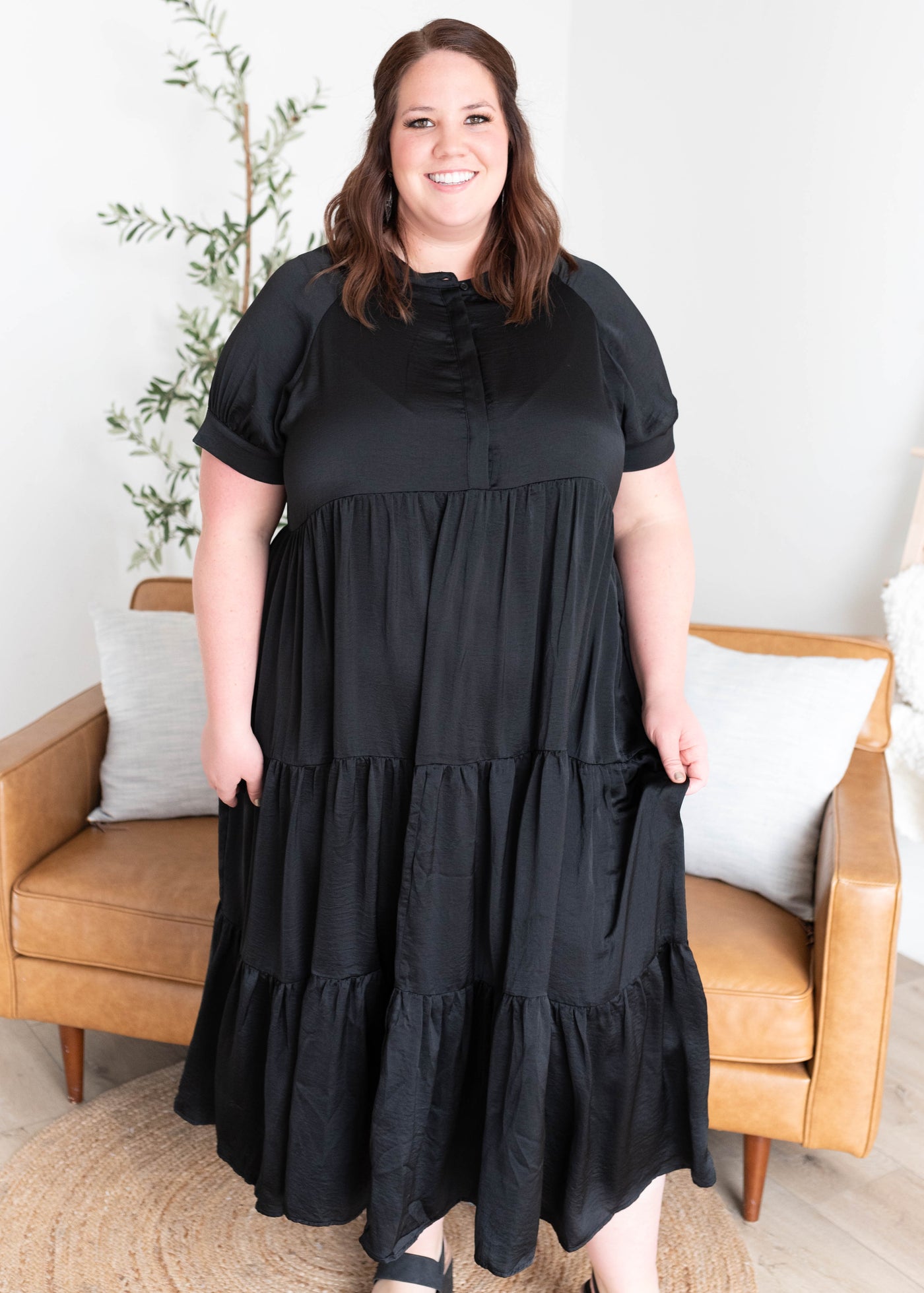 Short sleeve black satin dress in plus size