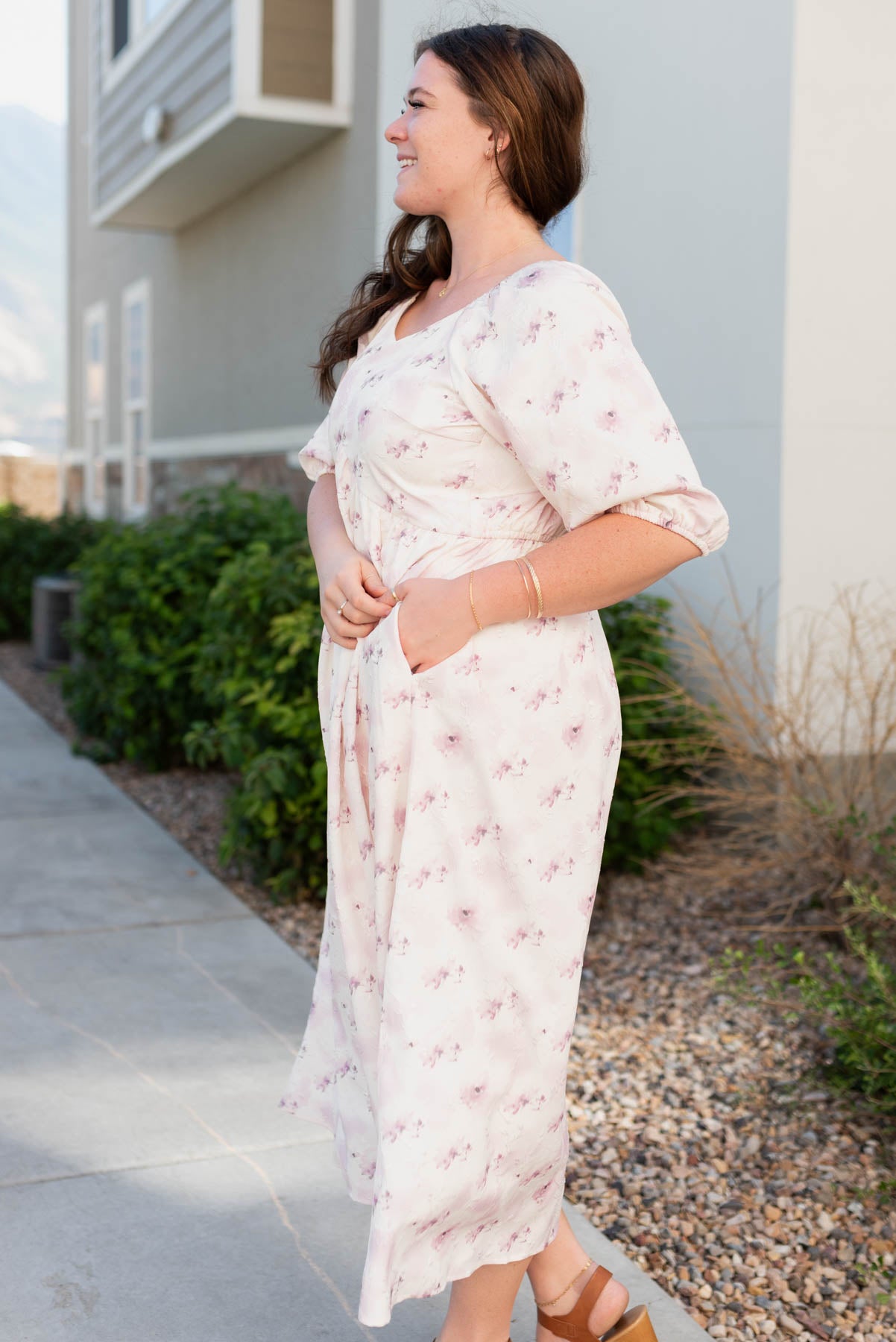 Side view of the plus size lavender blush floral dress with pockets