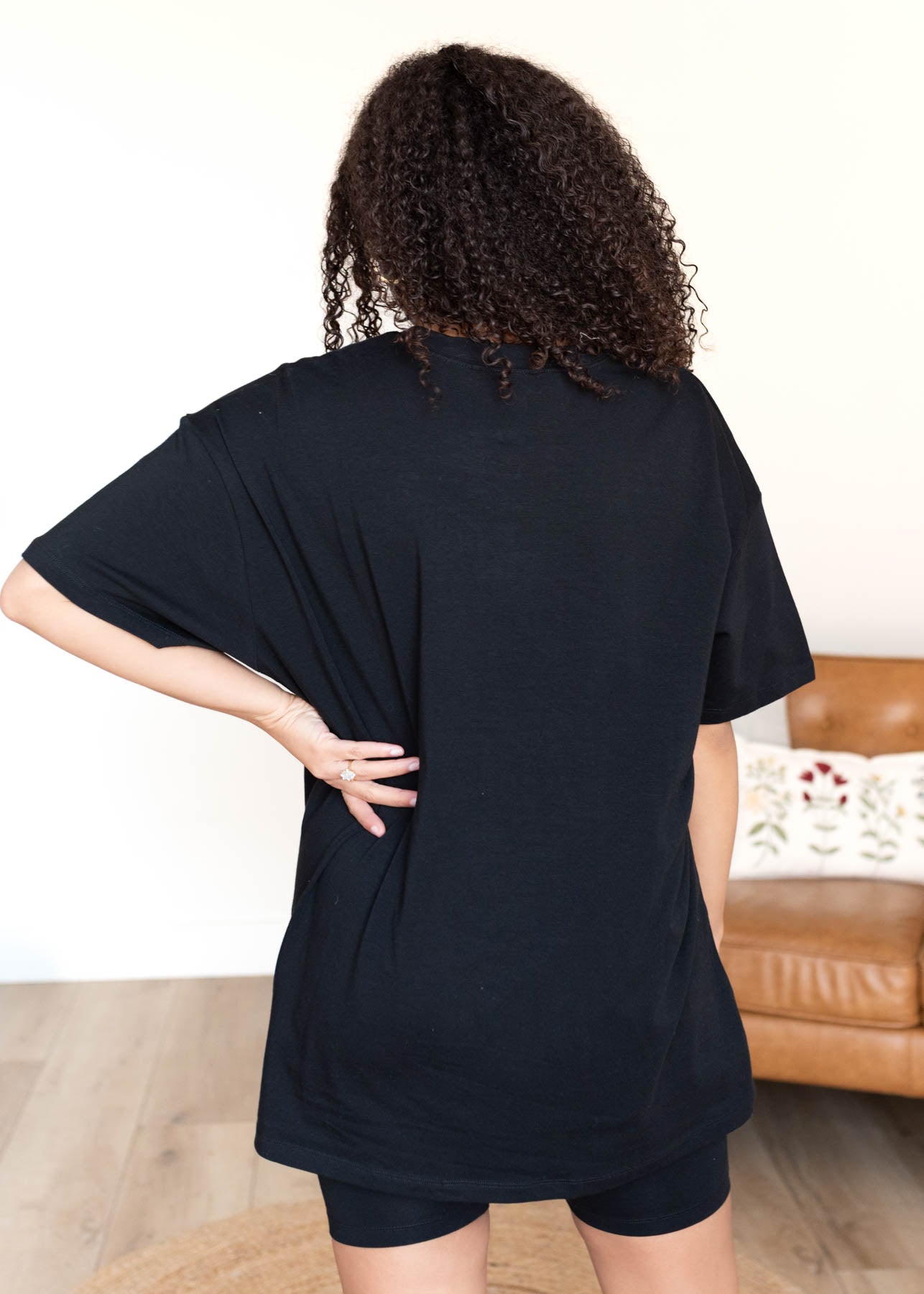 Back view of the black set