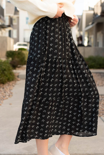 Side view of the black bow skirt