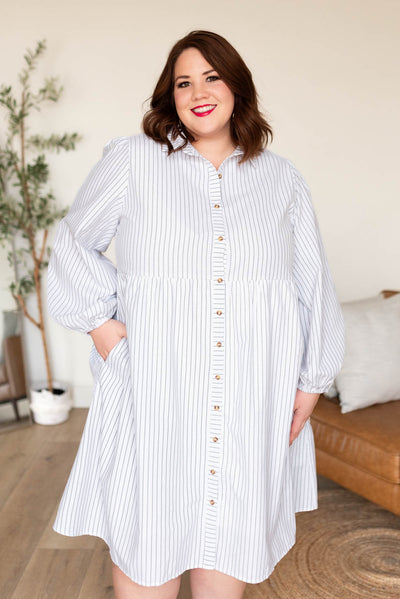 Button up long sleeve white stripe dress in plus size with pockets