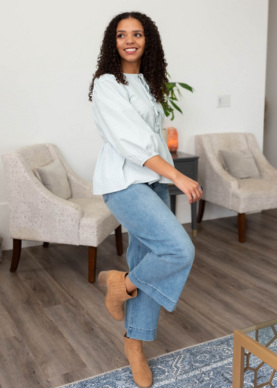 LIght blue stirpe top