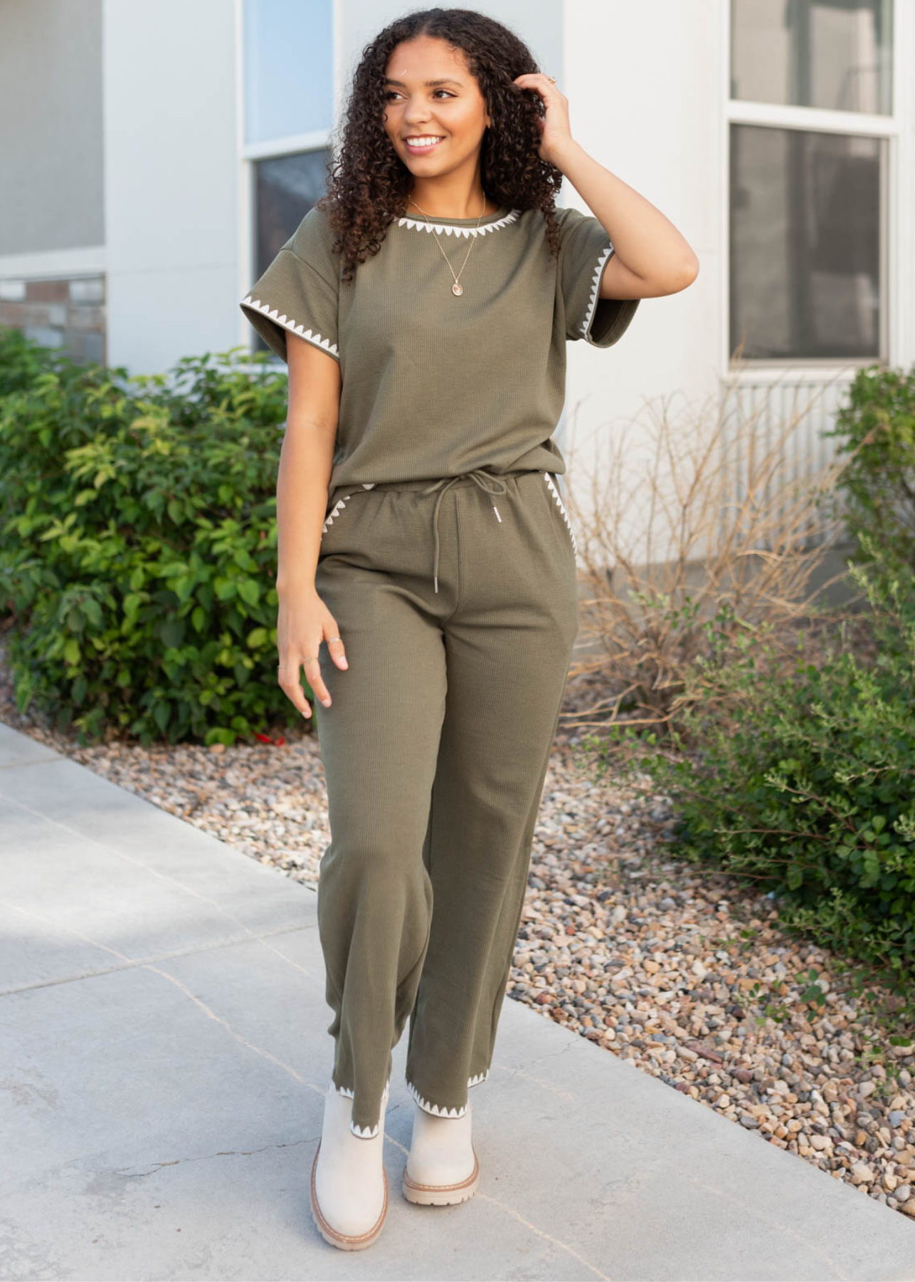 Olive embroidered pants with a tie at the waist