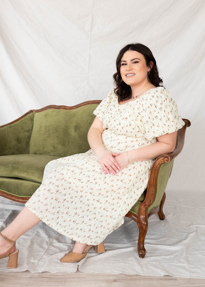 Cream floral print dress in plus size with short sleeves