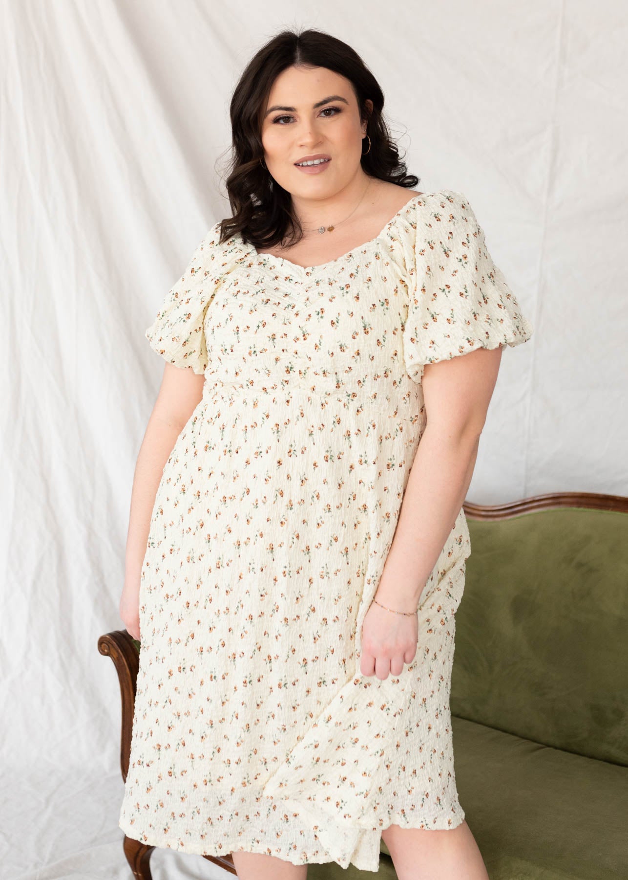 Short sleeve cream floral print dress in plus size