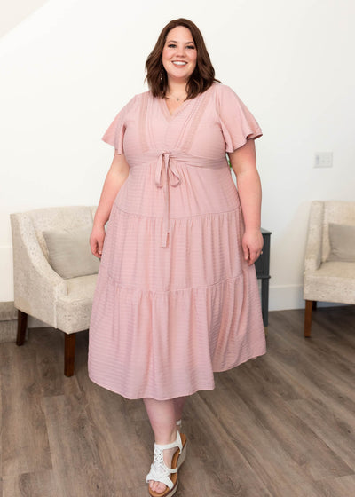 Short sleeve textured tiered dress in plus size