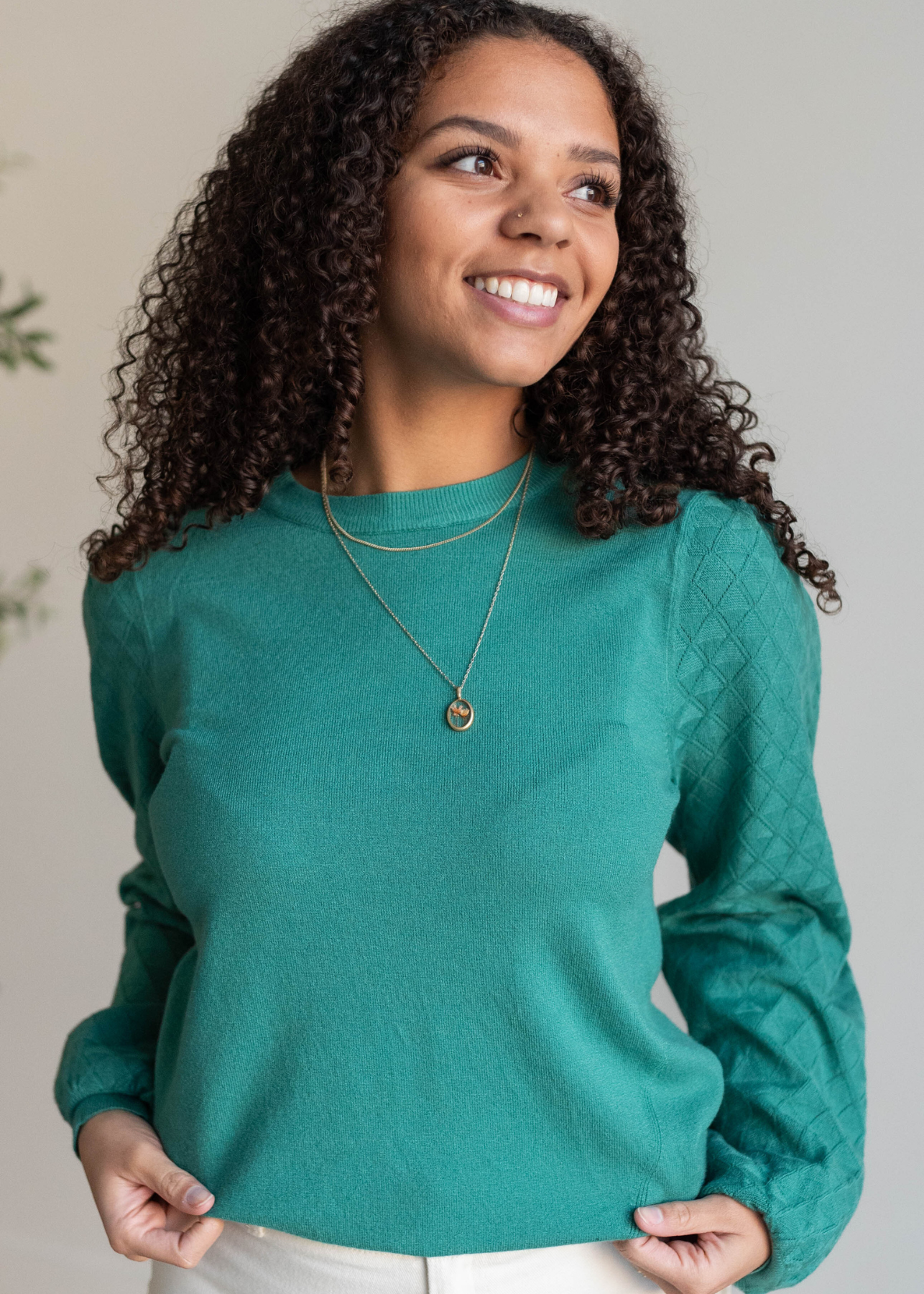 Green textured sweater with long sleeves