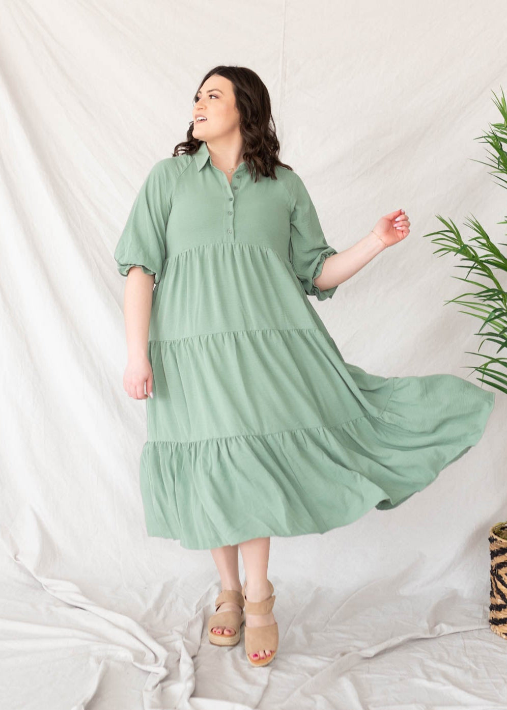 Green collared tiered dress with short sleeves in plus size