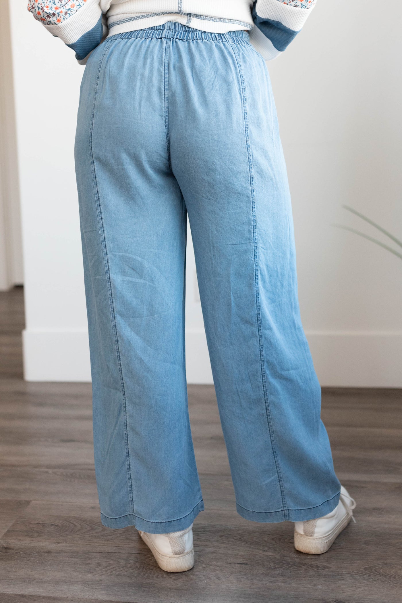 Back view of the denim linen pants