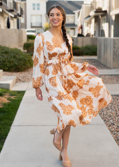 V-neck beige floral dress with tie at the waist