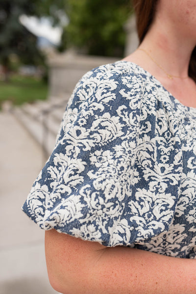 Close up of the sleeve and fabric on the plus size navy multi floral dress