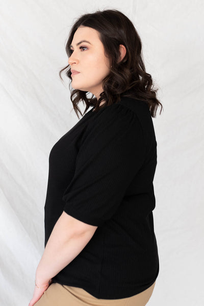 Side view of the basic black top in plus size