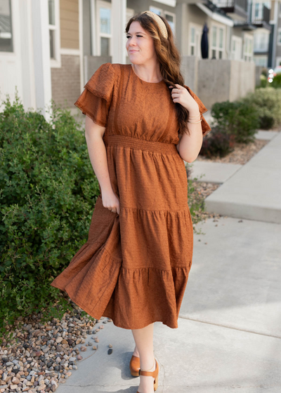 Chestnut ruffle tiered dress with short sleeves in plus size