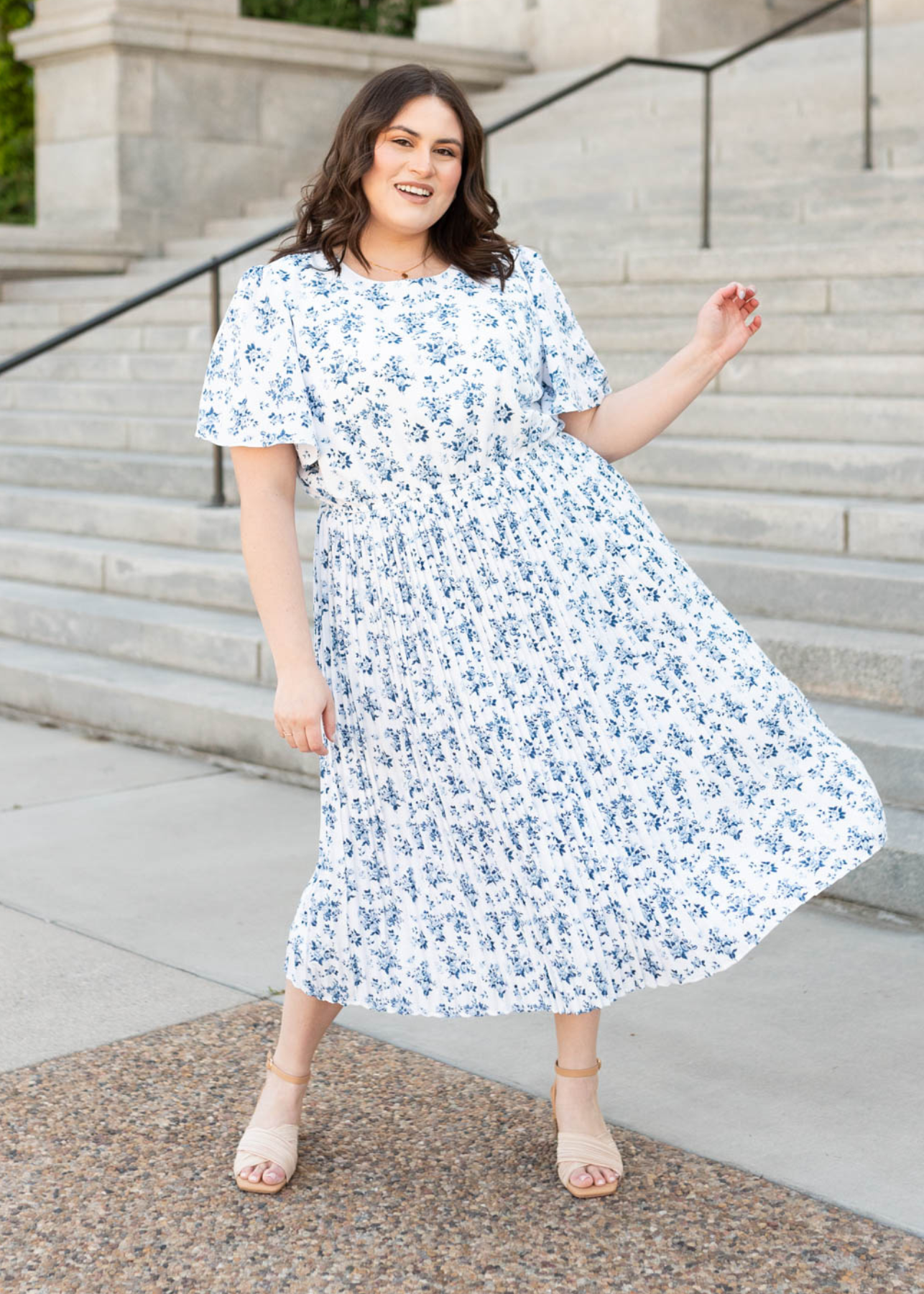 Short sleeve plus size blue floral pleated dress