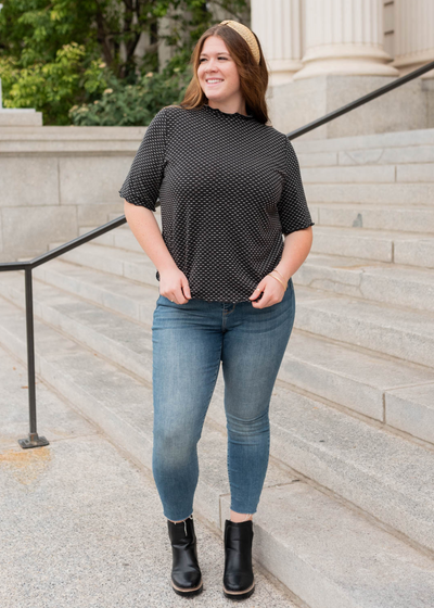 Plus size black dot texture top