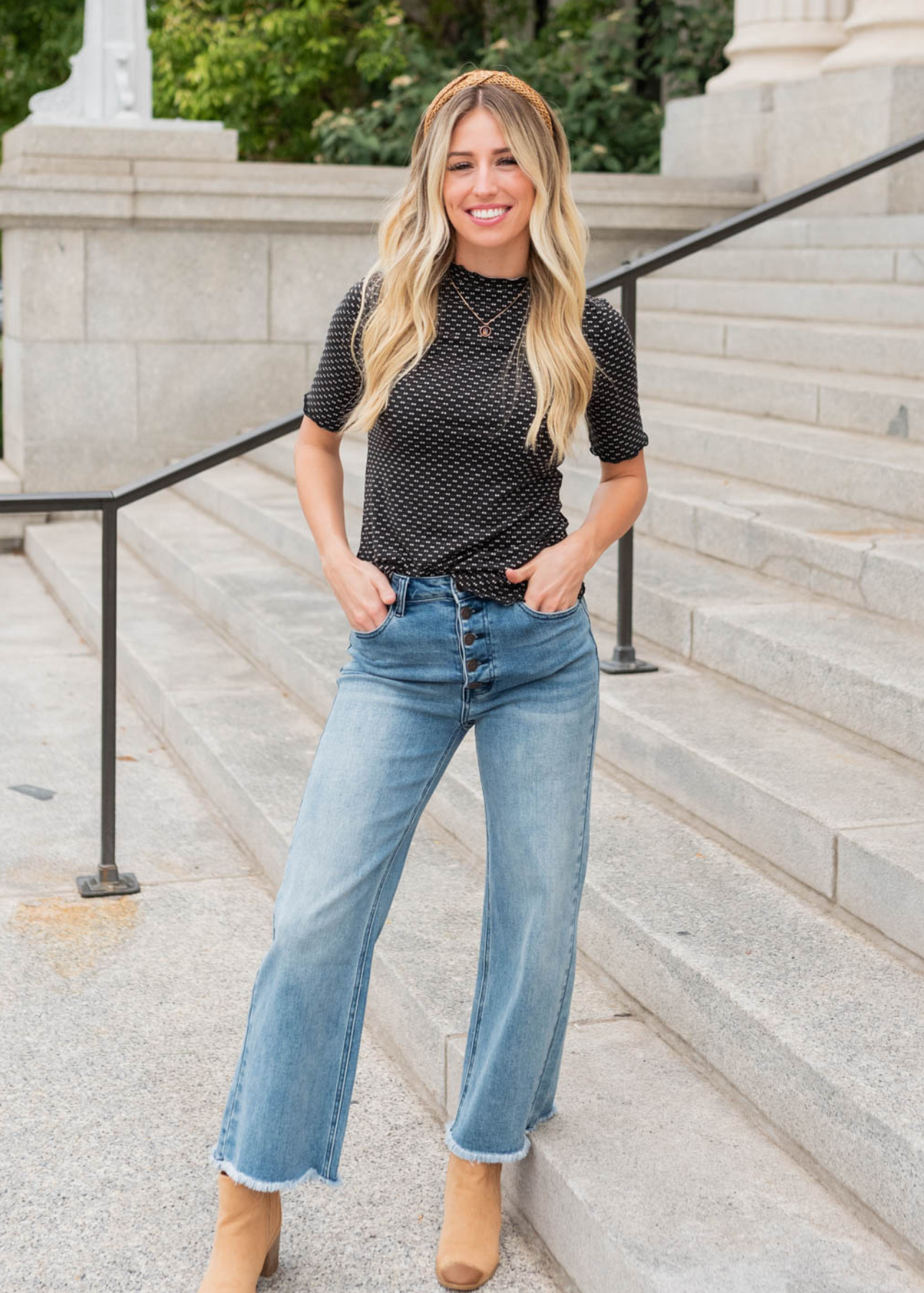 Black dot texture top with short sleeves