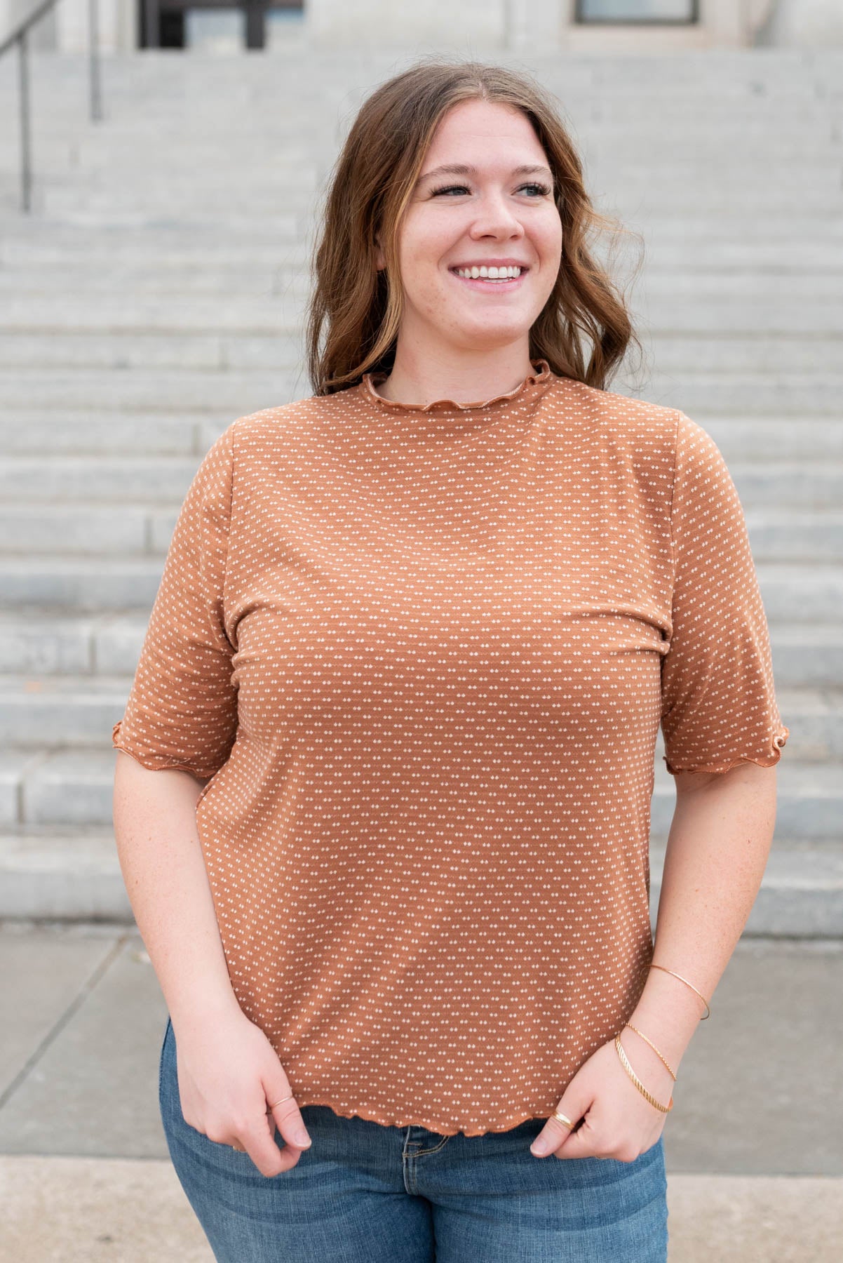 Plus size camel dot texture top with short sleeves