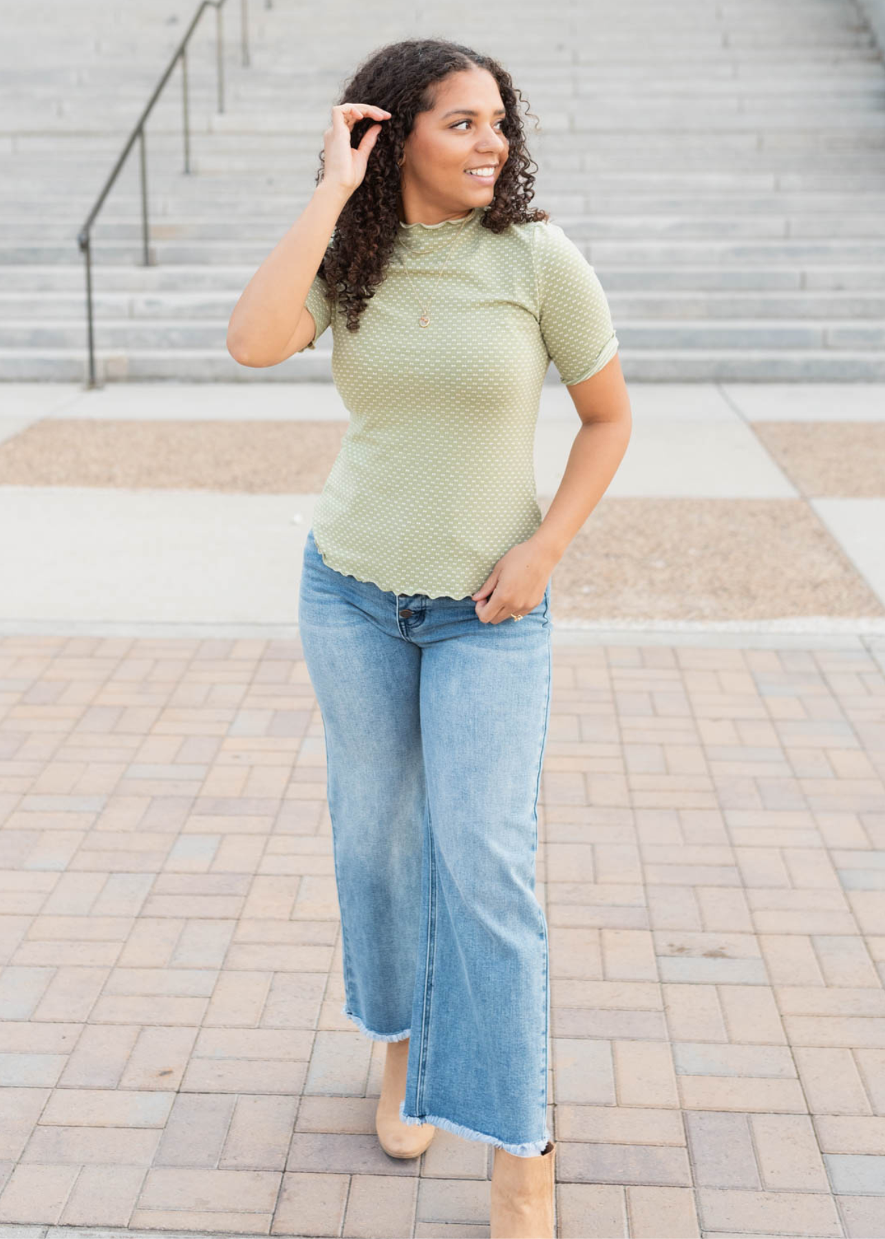 Olive dot texture top with short sleeves