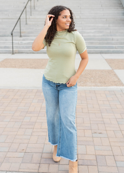 Olive dot texture top with short sleeves