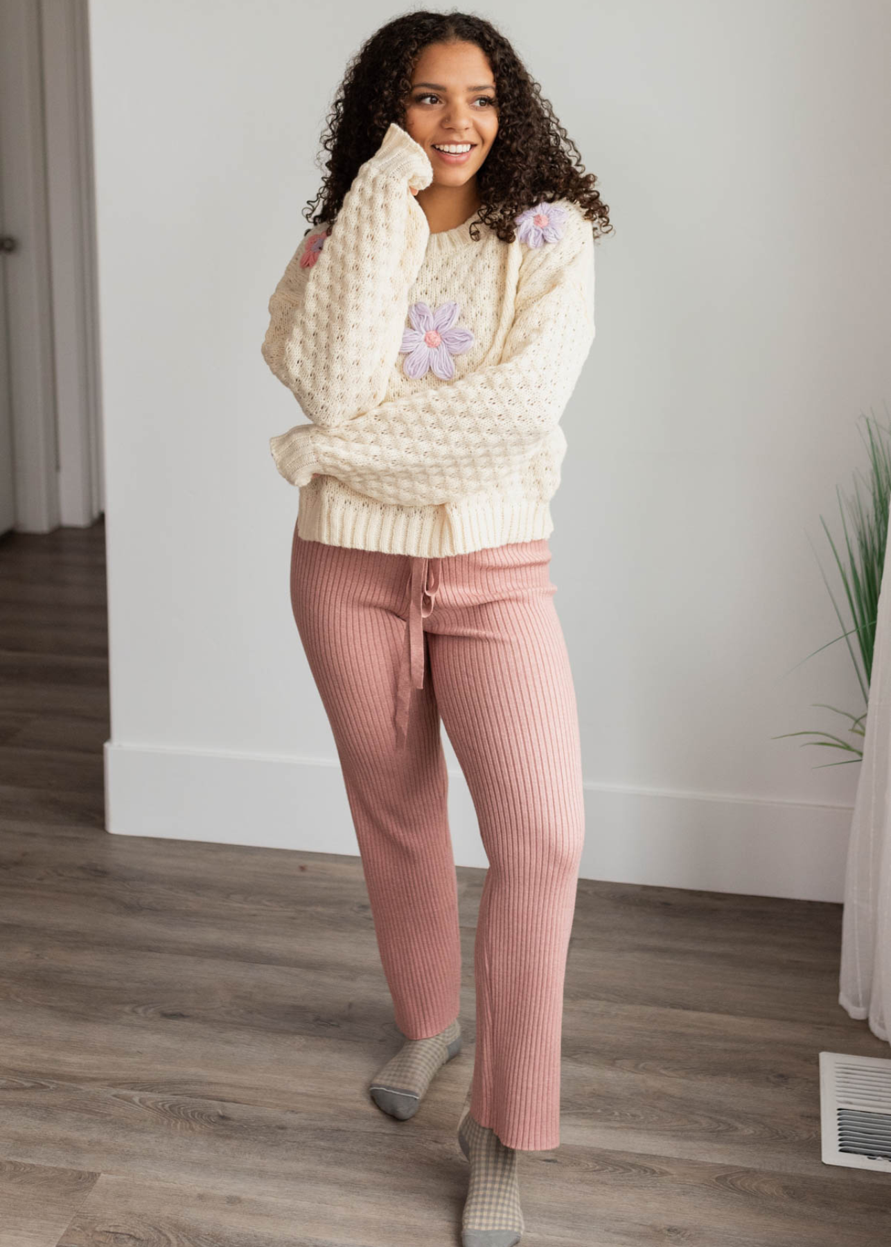 Cream knit flower sweater with long sleeves