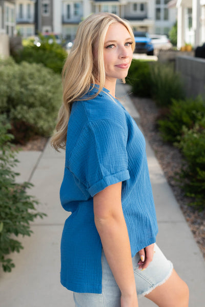 Side view of the blue collared top