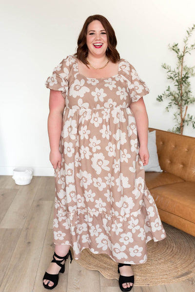 Taupe floral dress with short sleeves in plus size