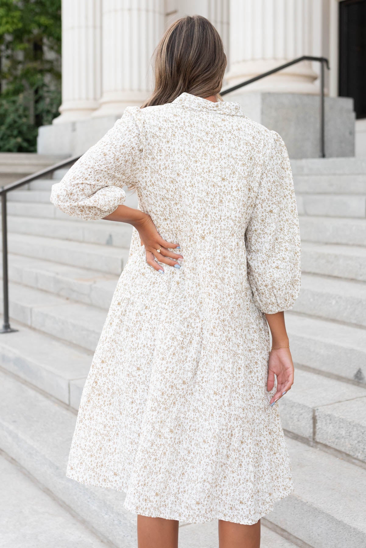 Back view ofthe taupe floral button dress