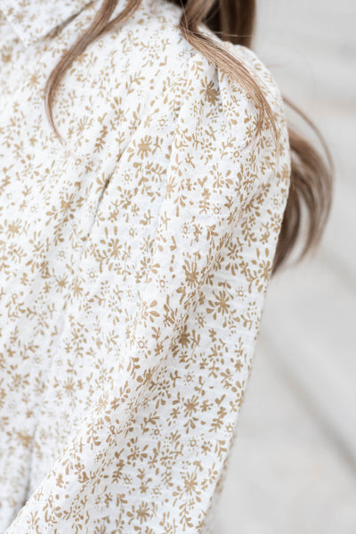 Close up of the fabric and sleeve on the taupe floral button dress