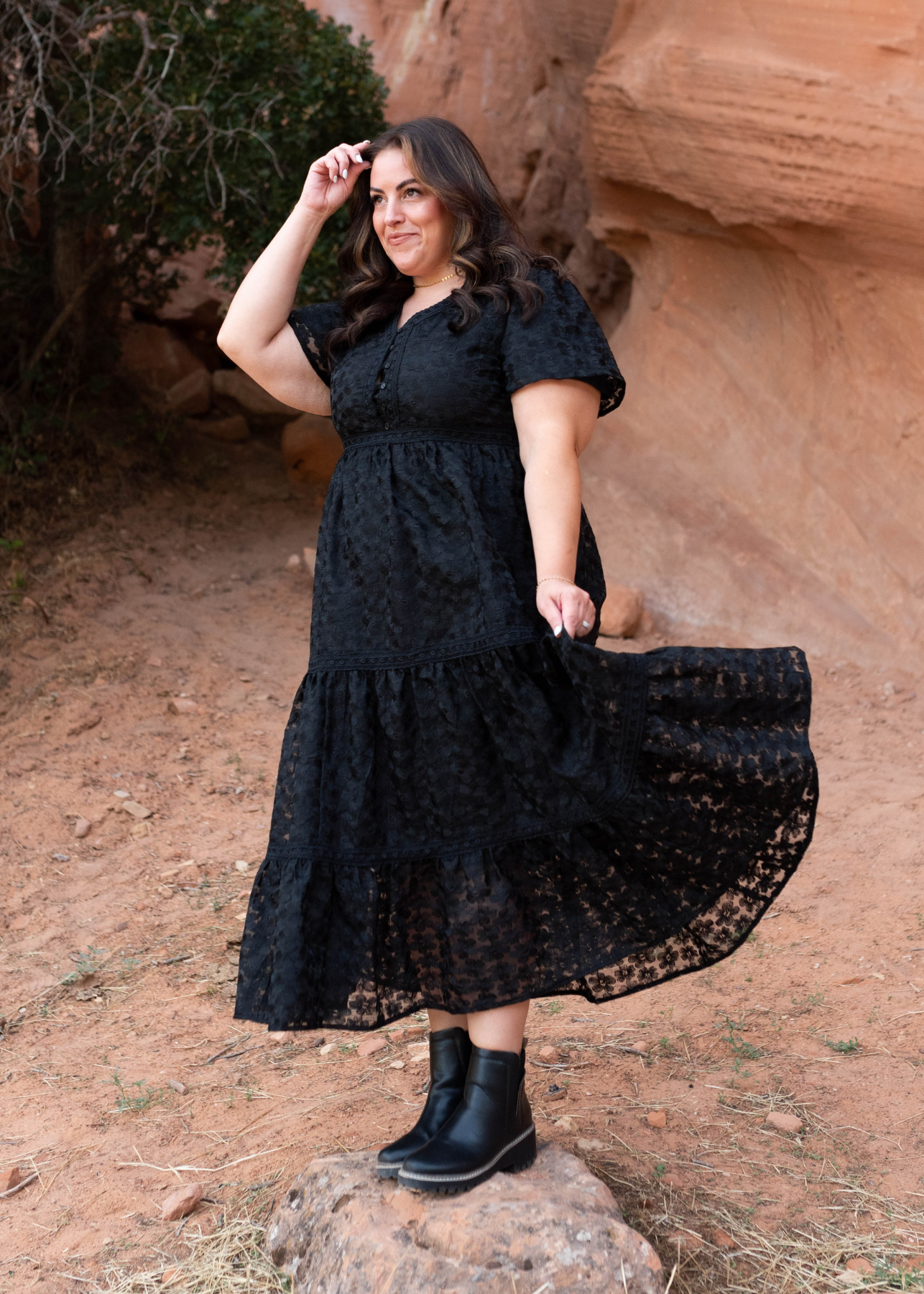 Button up bodice on the plus size black floral lace dress