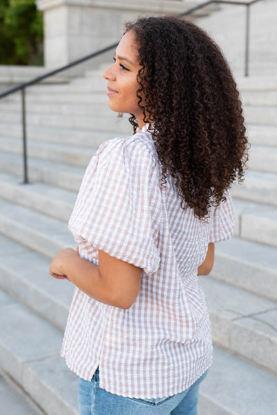 Side view of the latte gingham puff sleeve top