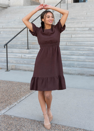 Short sleeve brown textured dress