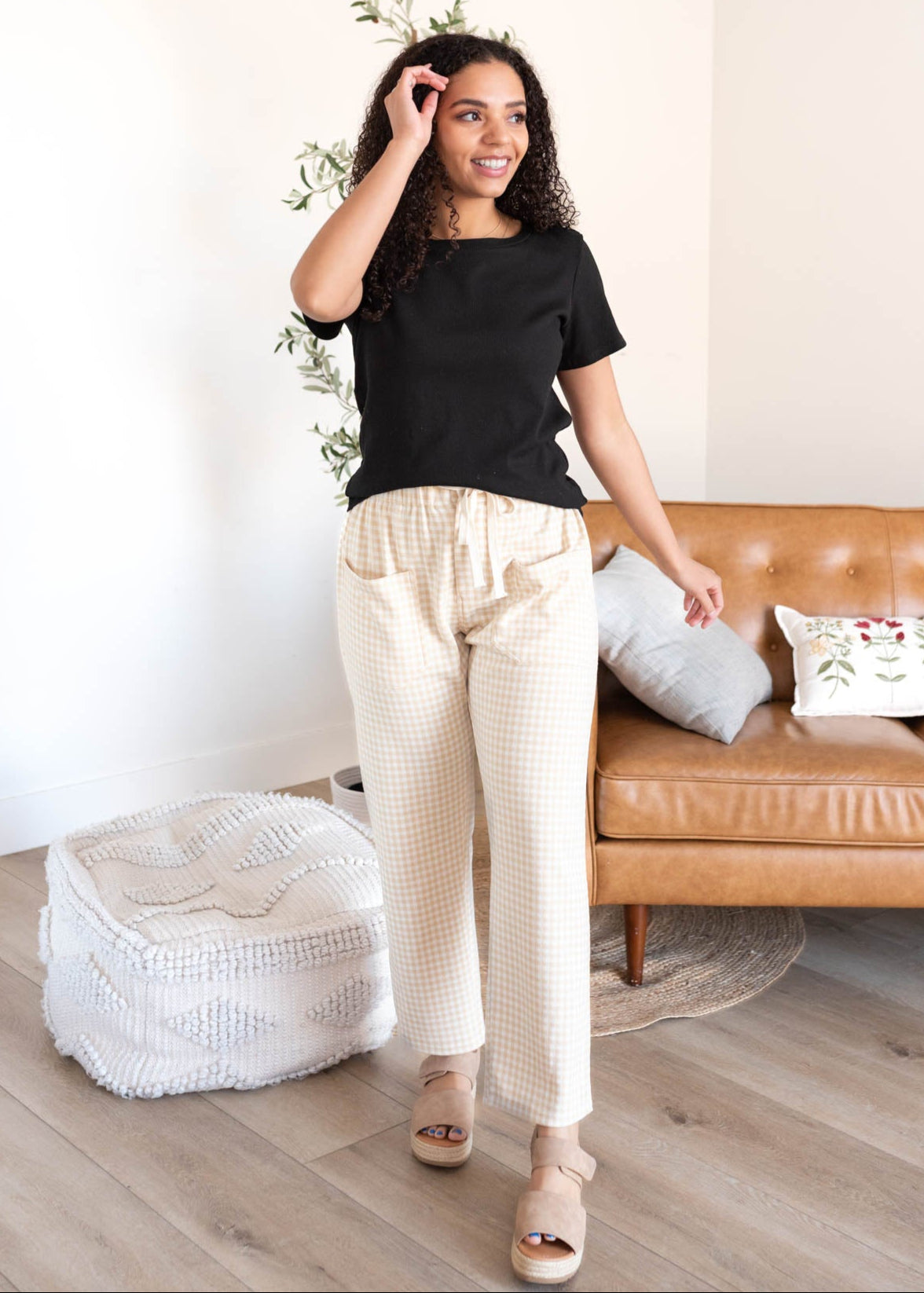 Beige gingham knit pants with front pockets