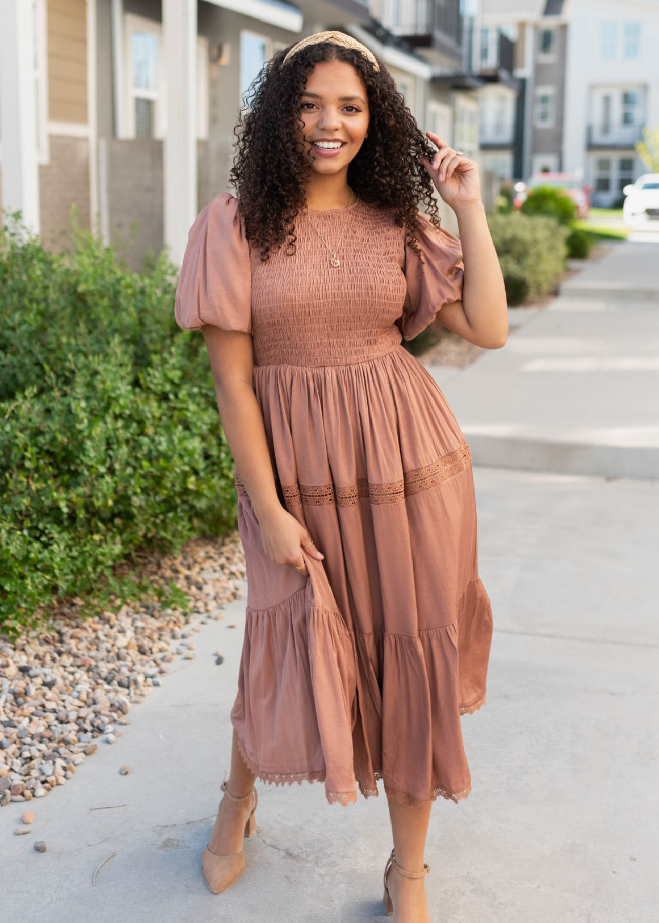 Chestnut dress with short sleeves