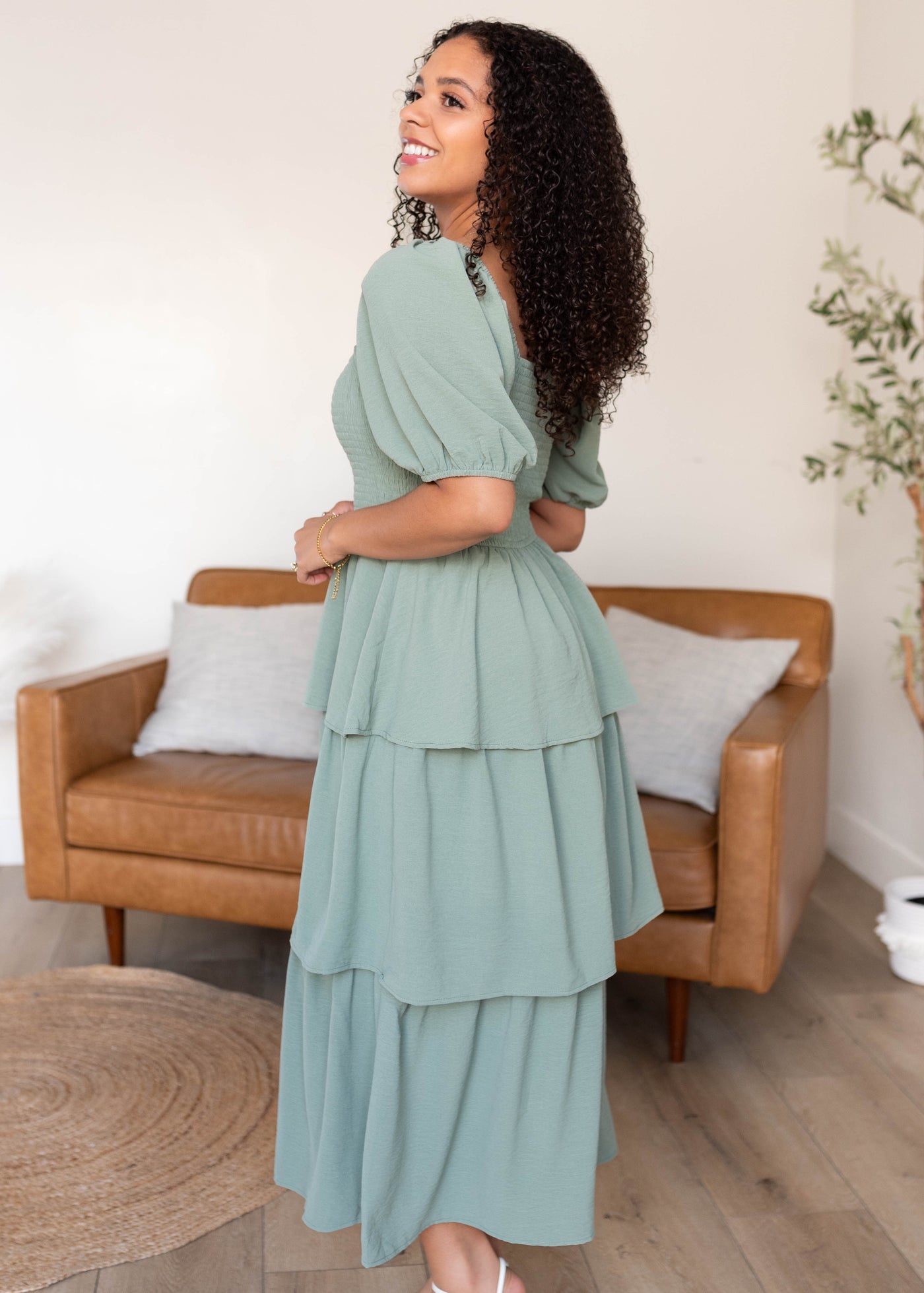 Side view of the sage square neck dress