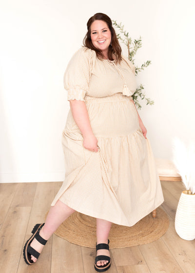 Elastic waist and cuffs onthe plus size taupe gingham dress