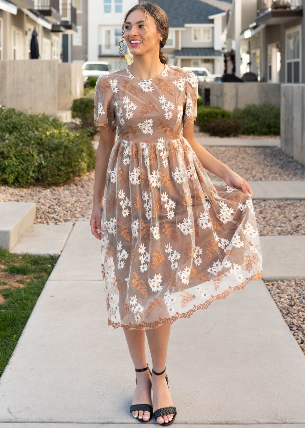 Short sleeve brown embroidered dress