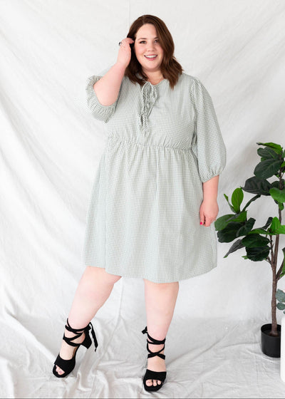 Short sleeve plus size plaid tie dress