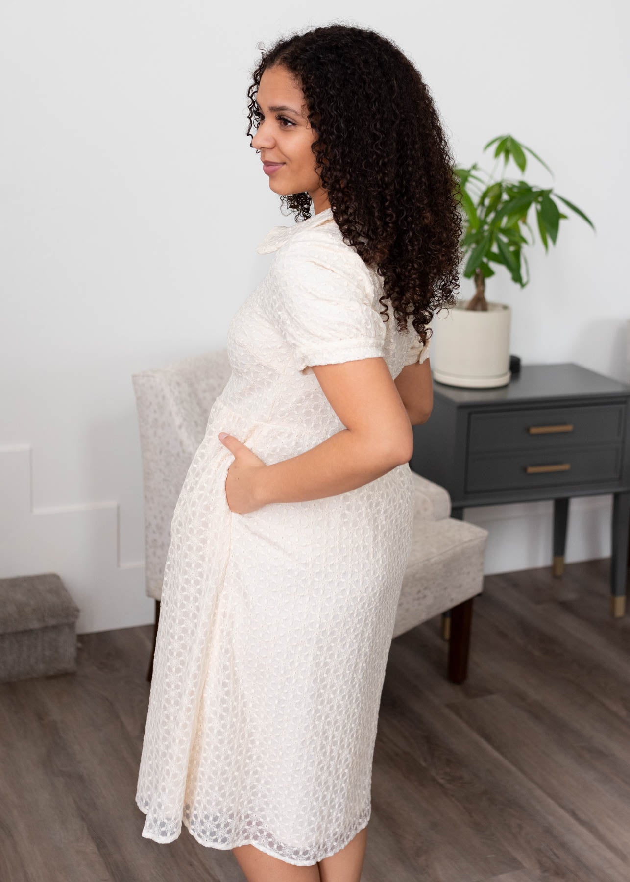 Side view of the cream pattern dress with pockets